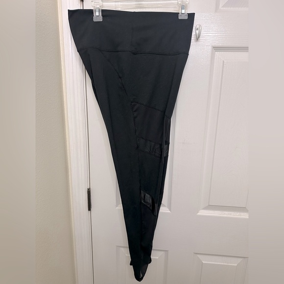 Fabletics Pants - Fabletics black and mesh leggings size 1X